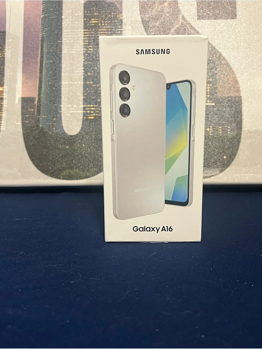 Samsung Galaxy A16 Silver-White Dual-SIM Smartphone with Samsung Galaxy watch 4.